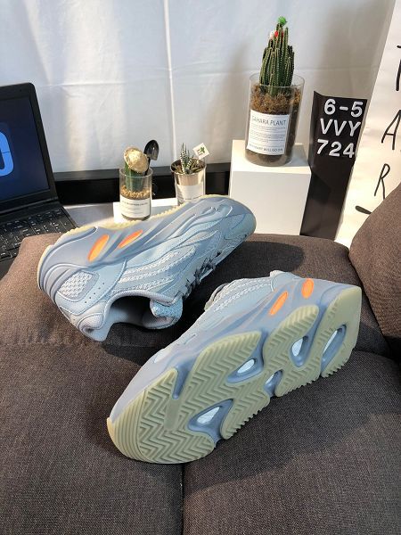 Adidas Yeezy Boost 700 V2 2021新款 侃爺椰子高彈巴斯夫大顆粒緩震爆米花男女款慢跑鞋